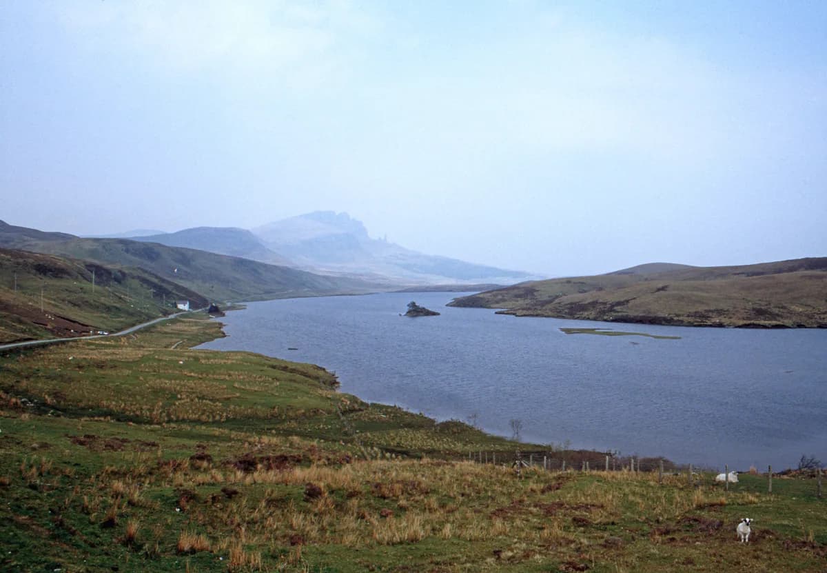 Storr Lochs — File:Loch Fada - Scotland, UK - May 20, 1989.jpg