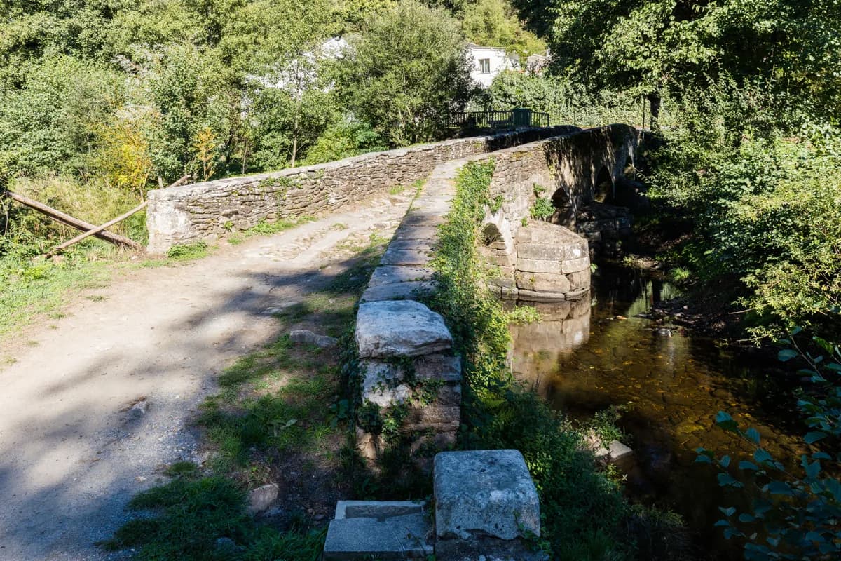 Río Sarria — Puente medieval sobre el río Celeiro, Sarria, Camino de Santiago