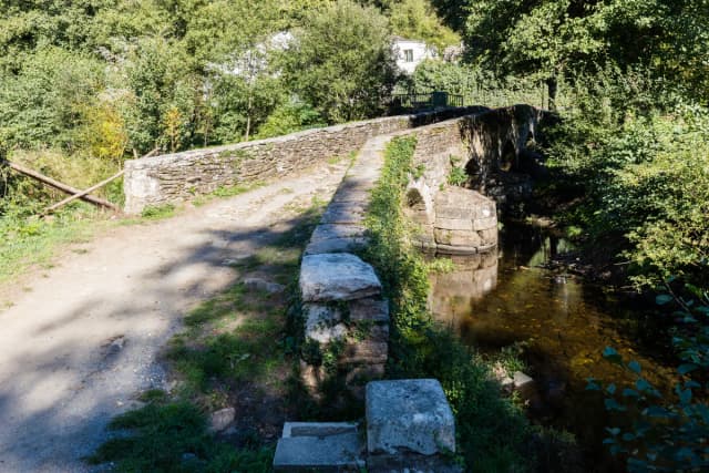 Río Sarria — Puente medieval sobre el río Celeiro, Sarria, Camino de Santiago
