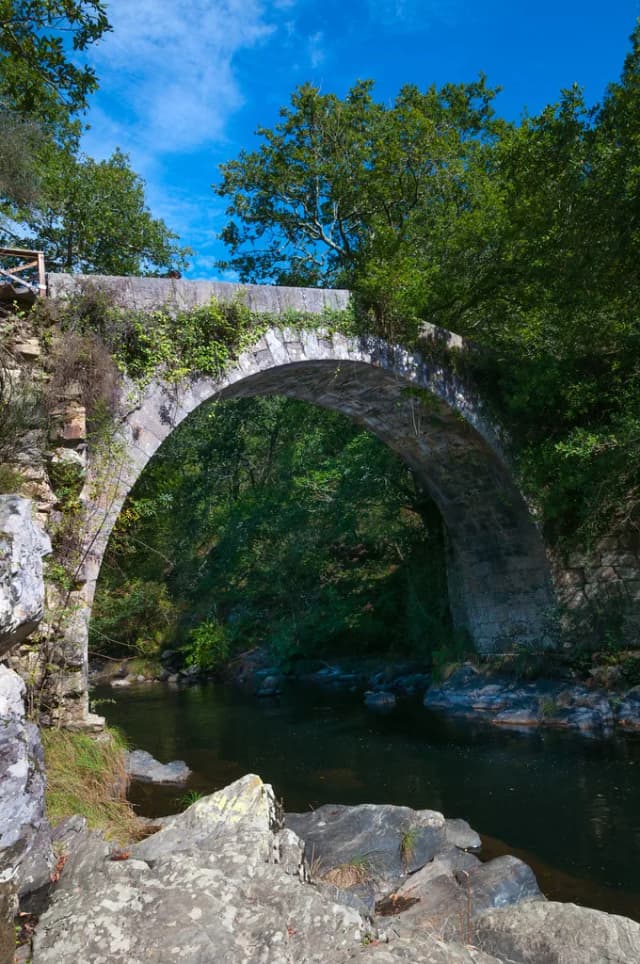 Río Deza — Ponte do Demo / Puente del Diablo / Devil's Bridge
