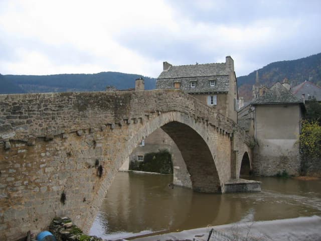 Lot (Upper) — Mende: le pont Notre-Dame sur le Lot (XIIème siècle)