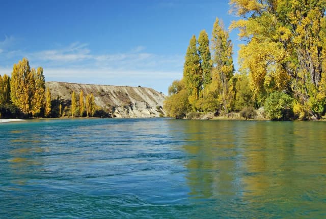 Clutha / Mata-Au — On the Clutha River at Albert Town
