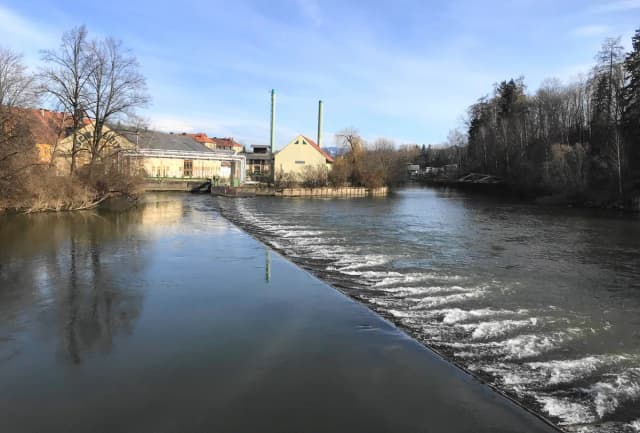 Mur — Mur-Fluss bei Judenburg, Steiermark, Österreich 01