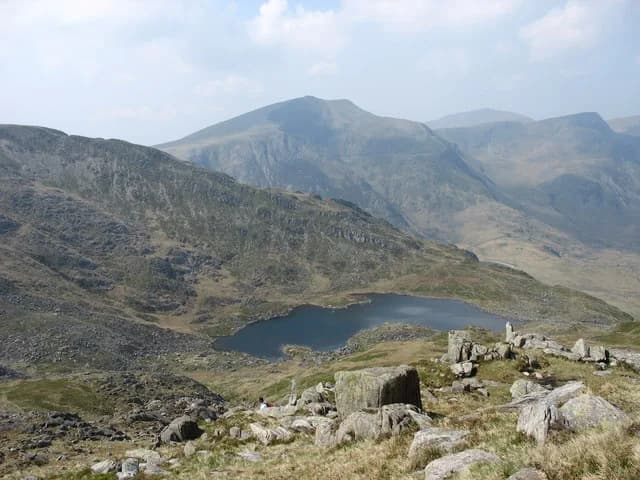 The classic view across Llyn Bochlwyd, a small mountain tarn beneath the Glyderau range in Snowdonia