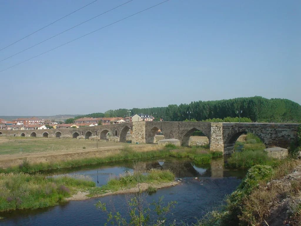Órbigo — Puente de Hospital de Órbigo, Camino de Santiago