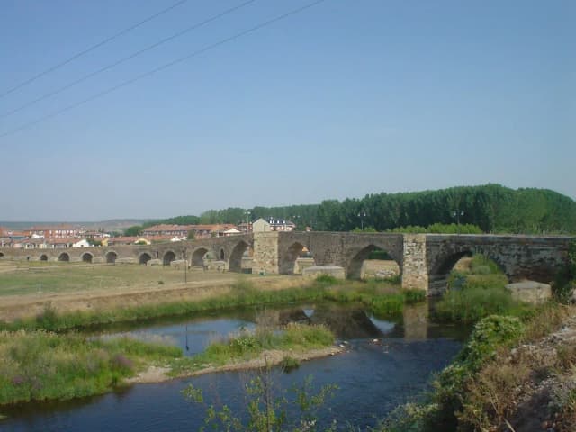 Órbigo — Puente de Hospital de Órbigo, Camino de Santiago