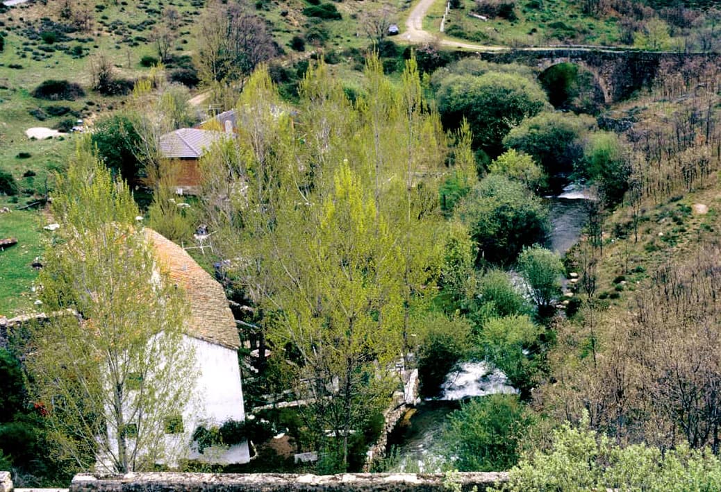 Río Madarquillos (TPE II) — Horcajo, molino (1988) 01