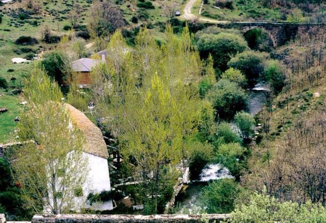 Río Madarquillos (TPE II) — Horcajo, molino (1988) 01