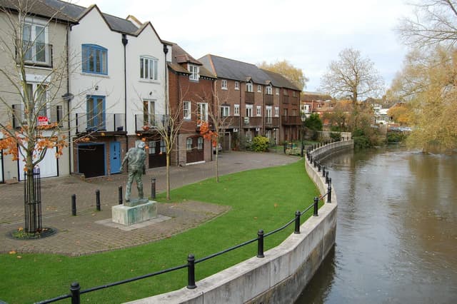 The Hampshire Avon flowing through Fordingbridge with the river as the main subject.