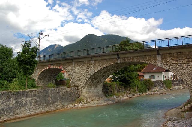 Loisach — Hotel Bavaria Garmisch fly water — Garmisch - Eisenbahnbrücke über die Loisach