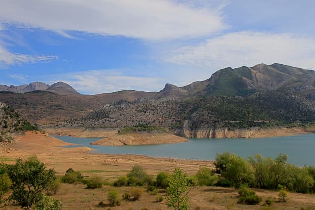 Scenic view of the Barrios de Luna reservoir, the open water body and surrounding landscape.