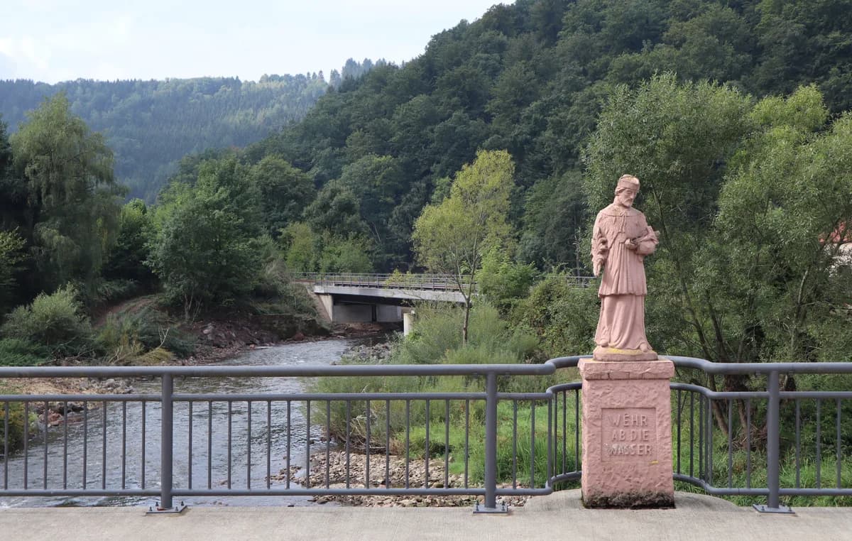 Kyll (Gerolstein / Upper Kyll) — Sankt Thomas Brücke mit Nepomuk