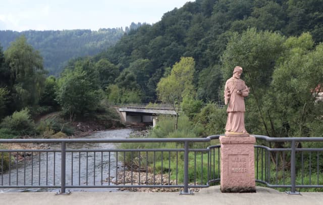 Kyll (Gerolstein / Upper Kyll) — Sankt Thomas Brücke mit Nepomuk