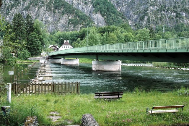 Traun — Traun Bruecke Hallstaettersee 01