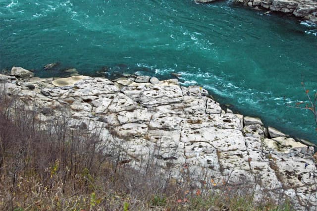 Lower Niagara River — Whirlpool Sandstone (Lower Silurian; The Whirlpool, Niagara River, New York State, USA) 1