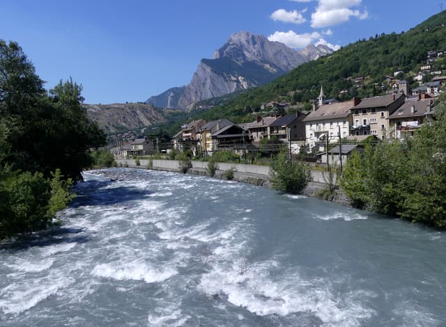 Arc à Saint-Michel-de-Maurienne dans l'après-midi (juillet 2022) 2