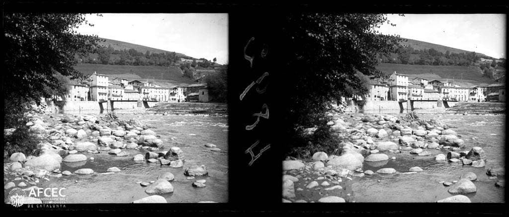 Poble de Martinet amb el riu Segre a primer terme