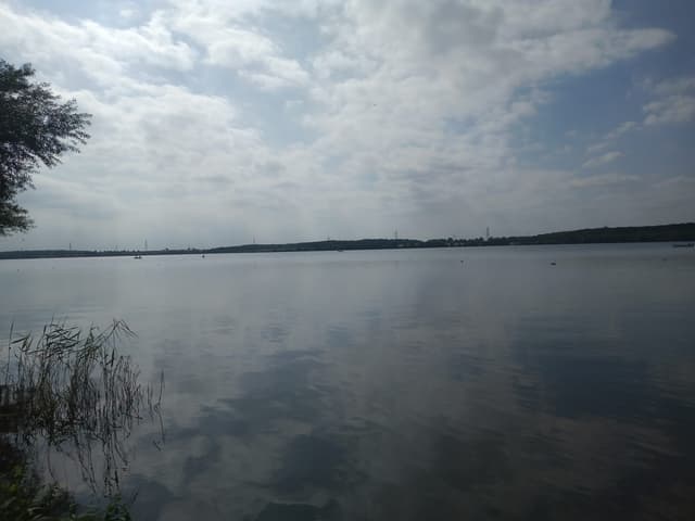A broad open view across Grafham Water reservoir in Cambridgeshire.