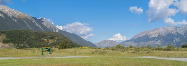 Valley of Waimakariri River 01