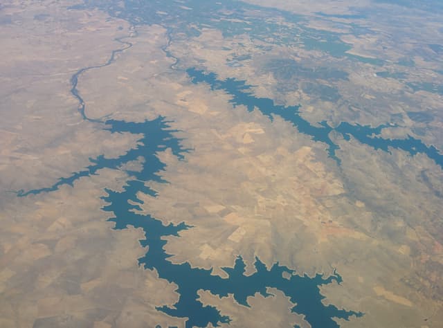 Aerial photograph of the joined expanse of La Serena and Orellana reservoirs, Badajoz.