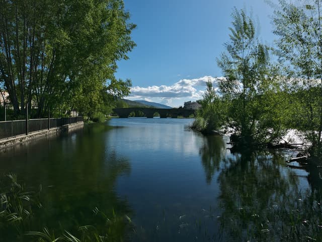 The Río Tormes flowing through El Barco de Ávila in the lower upper-valley reach.