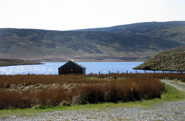 Bugeilyn Lake and Boat House - geograph.org.uk - 1262571