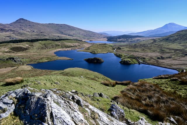 Llyn y Dywarchen, Eryri